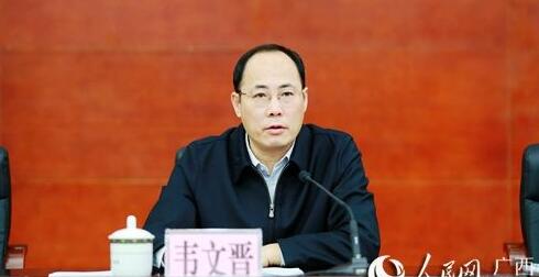 韋文晉簡(jiǎn)歷：來(lái)賓市政協(xié)主席韋文晉，曾任來(lái)賓市委常委、政法委書(shū)記