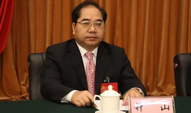 鐘山簡歷：廣西紀(jì)委副書記鐘山，曾任柳州市委常委、紀(jì)委書記