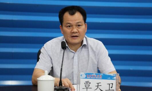 覃天衛(wèi)簡歷：欽州市人大主任覃天衛(wèi)，曾任玉林市委副書記、市委常委、組織部長