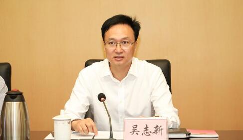 吳志新簡(jiǎn)歷：欽州市人大副主任吳志新，曾任欽州市政府、市人大秘書(shū)長(zhǎng)
