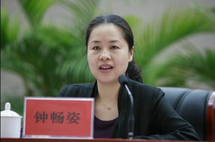 鐘暢姿簡歷：欽州市委書記鐘暢姿，曾任梧州市長，貴港市委副書記、桂平市委書記