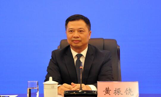 黃振饒簡歷：梧州市政協(xié)主席黃振饒，曾任梧州市委常委、宣傳部長、副市長，岑溪市委書記