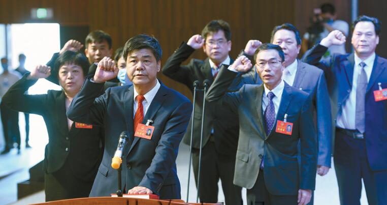 劉志明當選北海市人大主任，李海文當選副主任，馬南萍當選北海市監(jiān)委主任（簡歷）