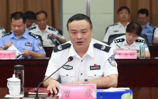 曾欣簡歷：廣西自治區(qū)黨委常委、政法委書記曾欣，曾任湖北省政府副省長、公安廳廳長