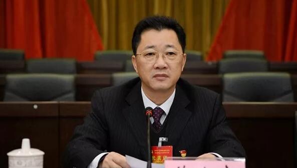 藍(lán)啟章簡歷：河池市政協(xié)副主席藍(lán)啟章，曾任河池市政府副秘書長、羅城縣委書記、都安縣長