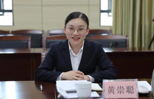 黃崇聰簡歷：百色市大數(shù)據(jù)發(fā)展局局長黃崇聰，曾任百色市大數(shù)據(jù)發(fā)展局副局長