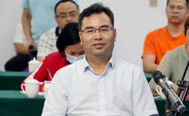 鐘磊簡歷：崇左供銷社監(jiān)事會主任鐘磊被查，曾任龍州縣委副書記、縣長，江州區(qū)委副書記