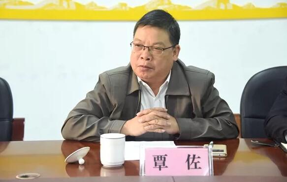 覃佐簡歷：防城港市政協(xié)副主席覃佐，曾任防城港市工商聯(lián)主席、統(tǒng)計局局長