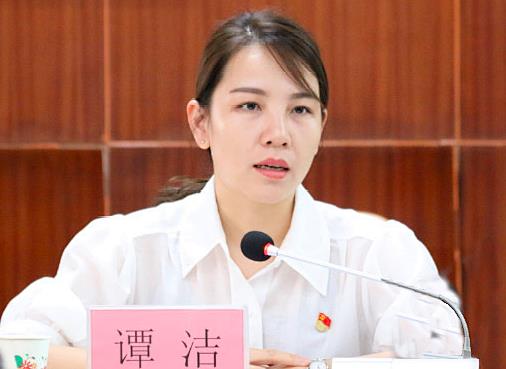 譚潔簡歷：南寧市馬山縣委常委、組織部部長譚潔，曾任南寧市委統(tǒng)戰(zhàn)部辦公室主任