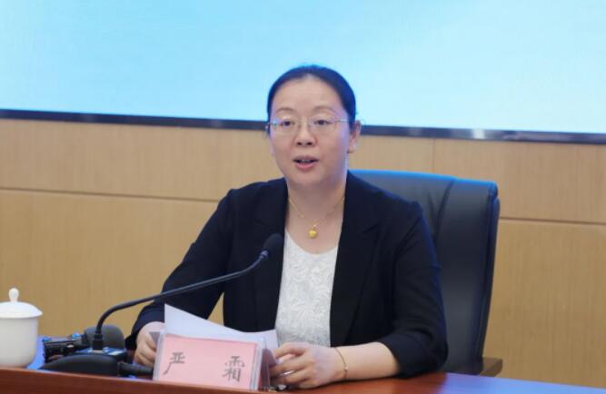 嚴(yán)霜簡歷：廣西文聯(lián)黨組書記、副主席嚴(yán)霜，曾任廣西文化旅游廳副廳長