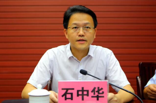 石中華簡歷：柳州市柳北區(qū)委書記石中華，曾任柳北區(qū)長融水縣委副書記，縣委常委、組織部部長
