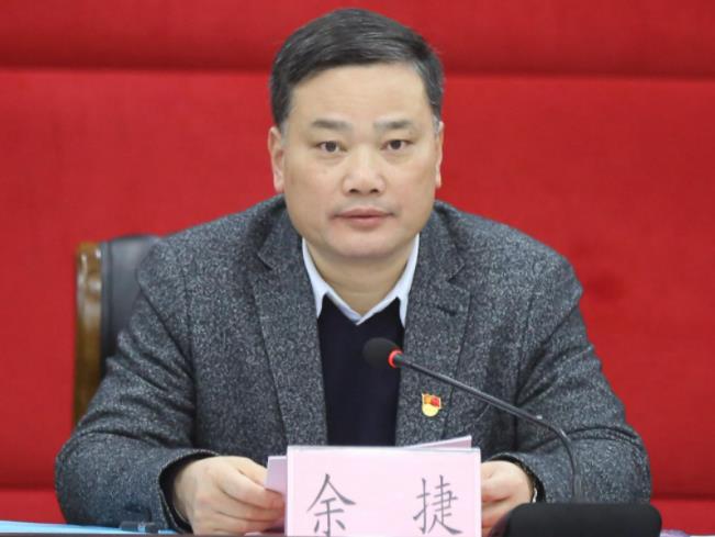 余捷簡歷：桂林市秀峰區(qū)委書記余捷，曾任桂林市城管委主任、疊彩區(qū)委書記