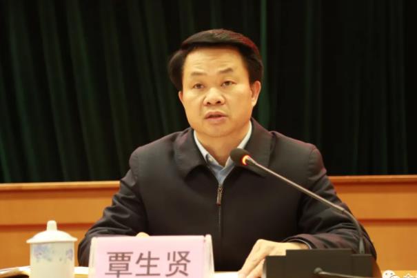 覃生賢簡(jiǎn)歷：河池農(nóng)機(jī)中心主任覃生賢被查，曾任金城江區(qū)委書記、區(qū)長(zhǎng)、天峨縣副書記