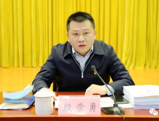 殷崇勇簡歷：貴港市港南區(qū)委副書記、區(qū)長殷崇勇，曾任貴港市委網(wǎng)信辦主任、宣傳部副部長，覃塘區(qū)委常委、副區(qū)長