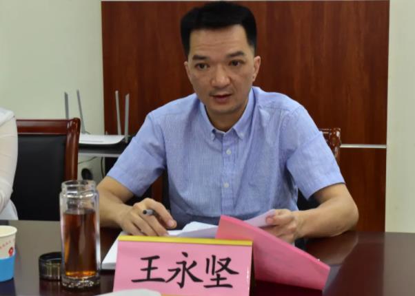 王永堅簡歷：玉林市興業(yè)縣委副書記、縣長王永堅，曾任玉林市發(fā)改委副主任，玉州區(qū)委常委、常務(wù)副區(qū)長