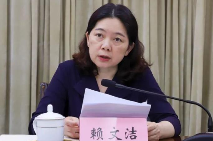 賴文潔簡歷：百色市田林縣人大主任賴文潔，曾任平果市委常委、紀委書記，德?？h委常委、組織部部長