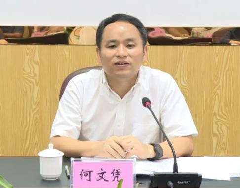 何文憑簡歷：貴港市委常委、市委秘書長何文憑，曾任廣西黨委辦公廳副主任，百色市委常委、田東縣委書記
