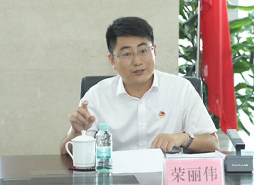榮麗偉簡歷：共青團(tuán)廣西區(qū)委副書記榮麗偉，曾任廣西柳工集團(tuán)黨委宣傳部部長