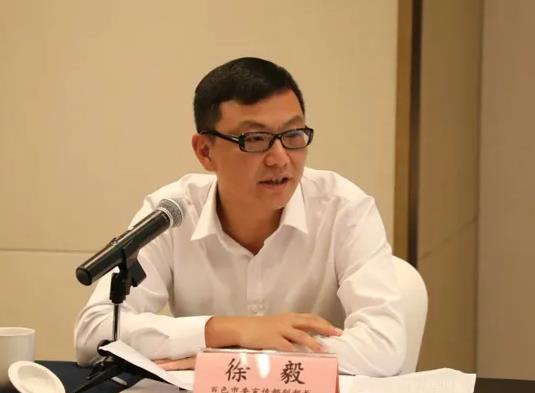 徐毅簡歷：百色市田陽區(qū)委副書記徐毅被查雙開，曾任百色市委宣傳部副部長，江州區(qū)委常委、宣傳部部長、副區(qū)長