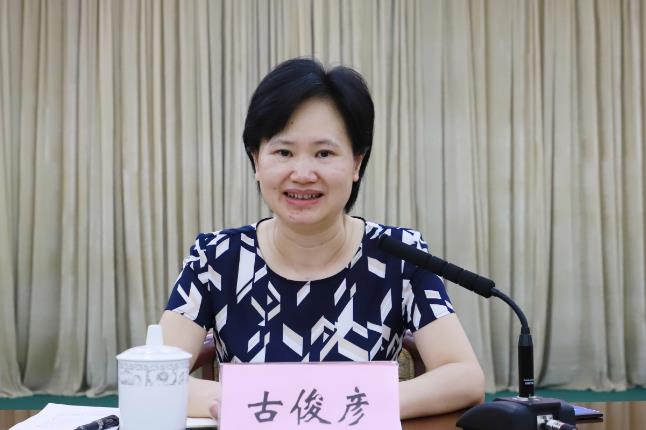 古俊彥簡(jiǎn)歷：廣西林業(yè)集團(tuán)副董事長(zhǎng)、總經(jīng)理古俊彥，曾任百色市副市長(zhǎng)、衛(wèi)計(jì)委主任