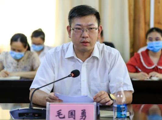 毛國勇簡歷：柳州市三江縣委常委、常務(wù)副縣長毛國勇，曾任三江縣委常委、組織部部長，柳北區(qū)委常委、區(qū)委辦主任
