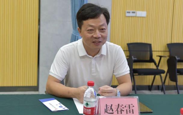 趙春雷簡(jiǎn)歷：梧州岑溪市委書記趙春雷，曾任梧州市工信局局長(zhǎng)、政府副秘書長(zhǎng)，藤縣縣委常委、組織部部長(zhǎng)