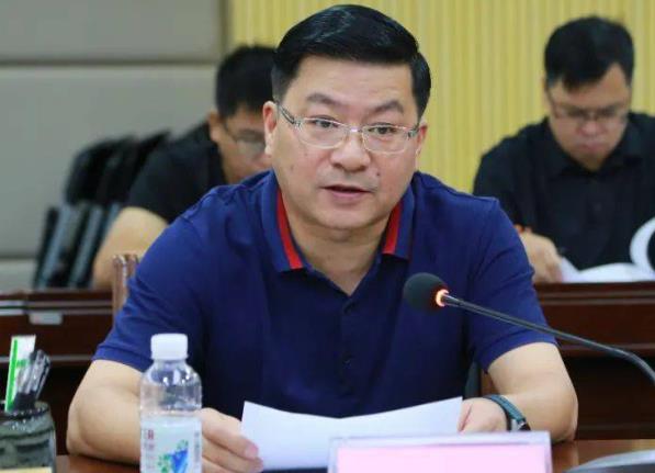 劉伯臣簡歷：柳州市政府秘書長劉伯臣，曾柳州商務(wù)局局長，柳北區(qū)委常委、常務(wù)副區(qū)長