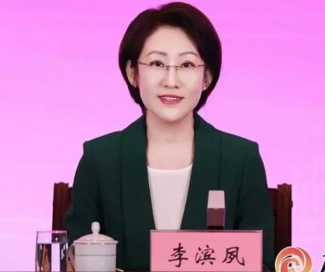 李濱夙簡(jiǎn)歷：廣西自治區(qū)黨委宣傳部部務(wù)委員李濱夙，曾任廣西黨委宣傳部宣傳教育處處長